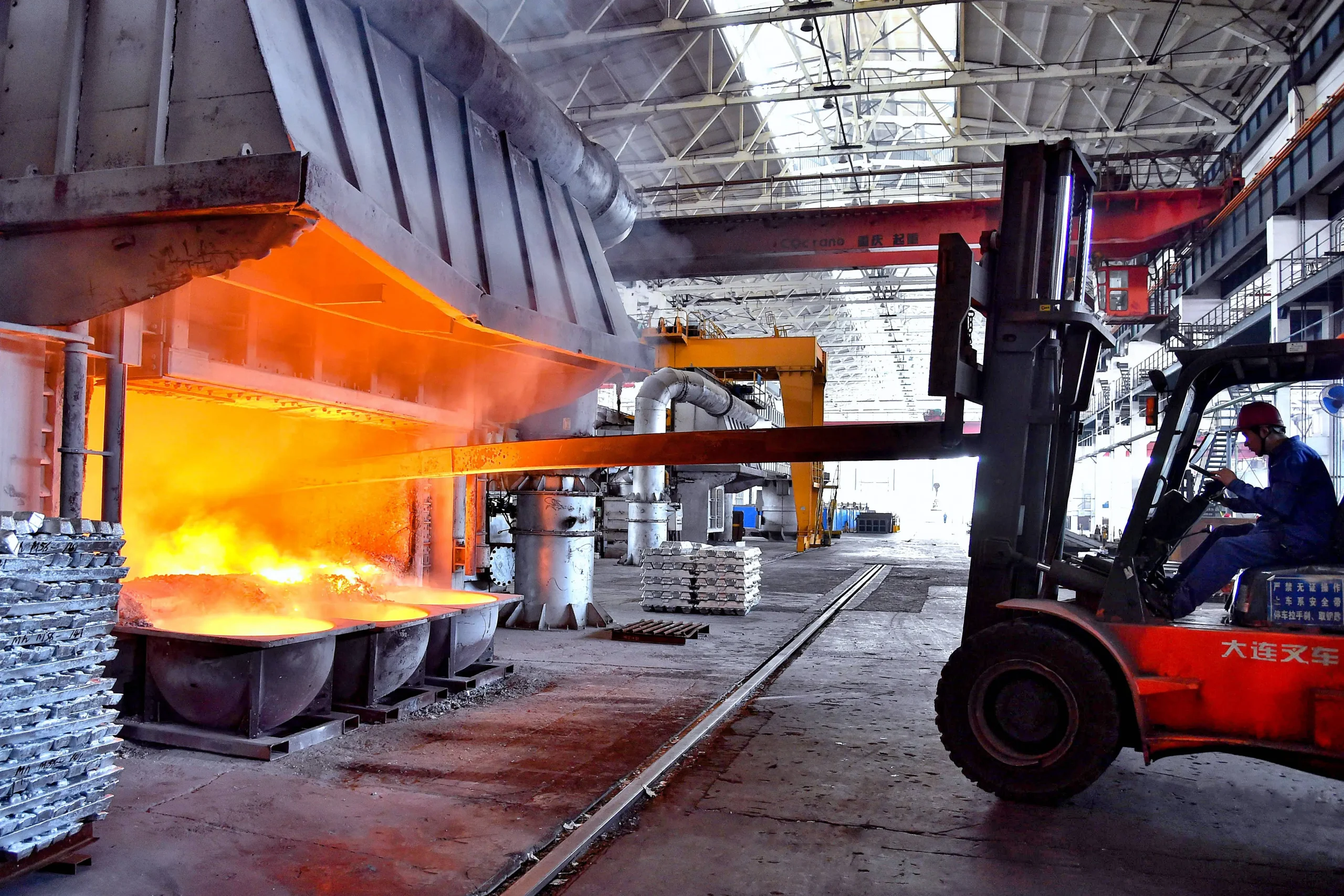 Cold-Chamber Die Casting — Molten Aluminum Injected into Steel Die