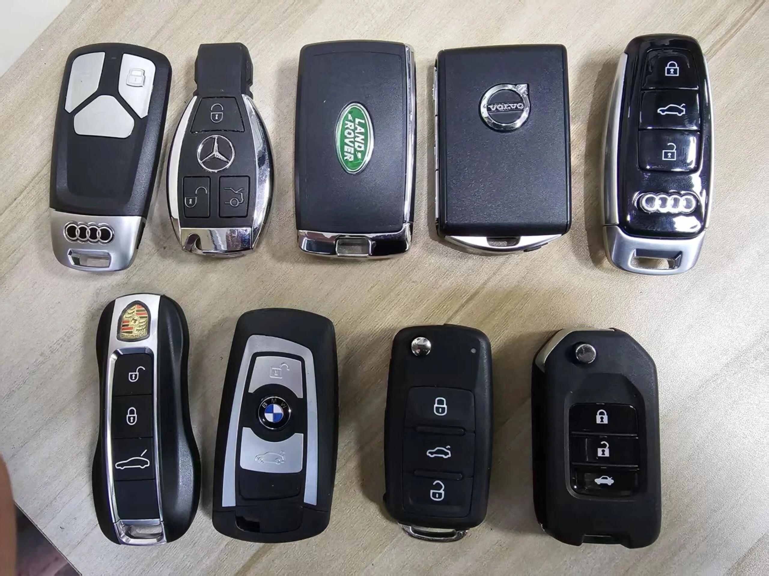Injection-molded plastic key tags with metal split rings