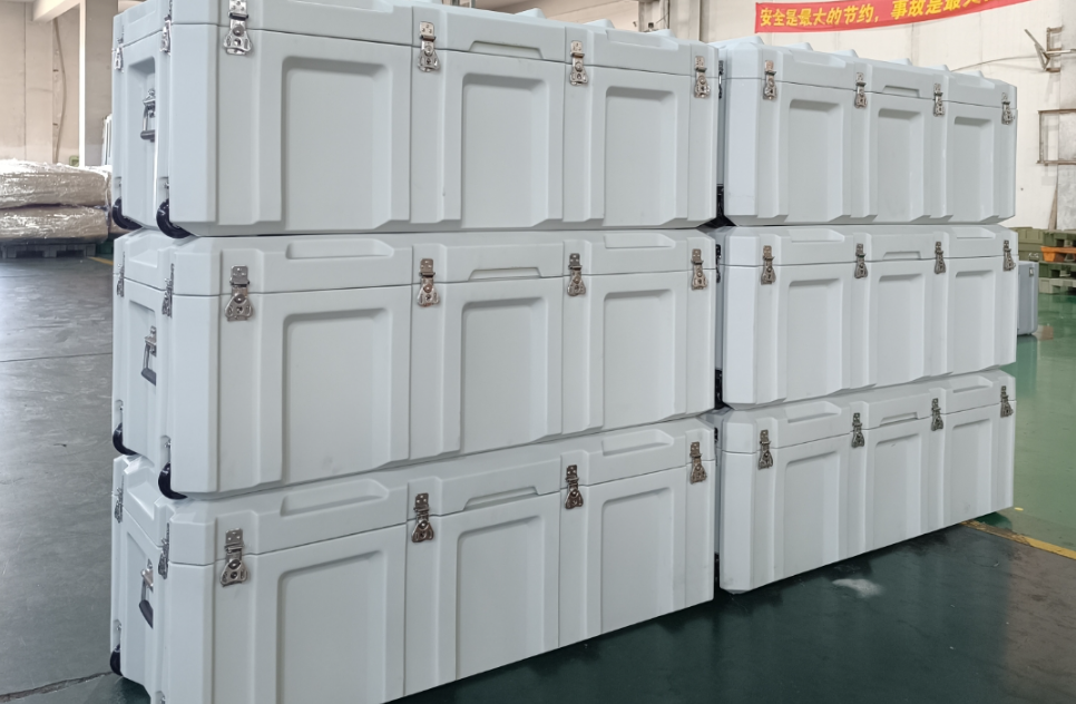 Rotomolding production process: oven, mold rotation and finished hollow parts