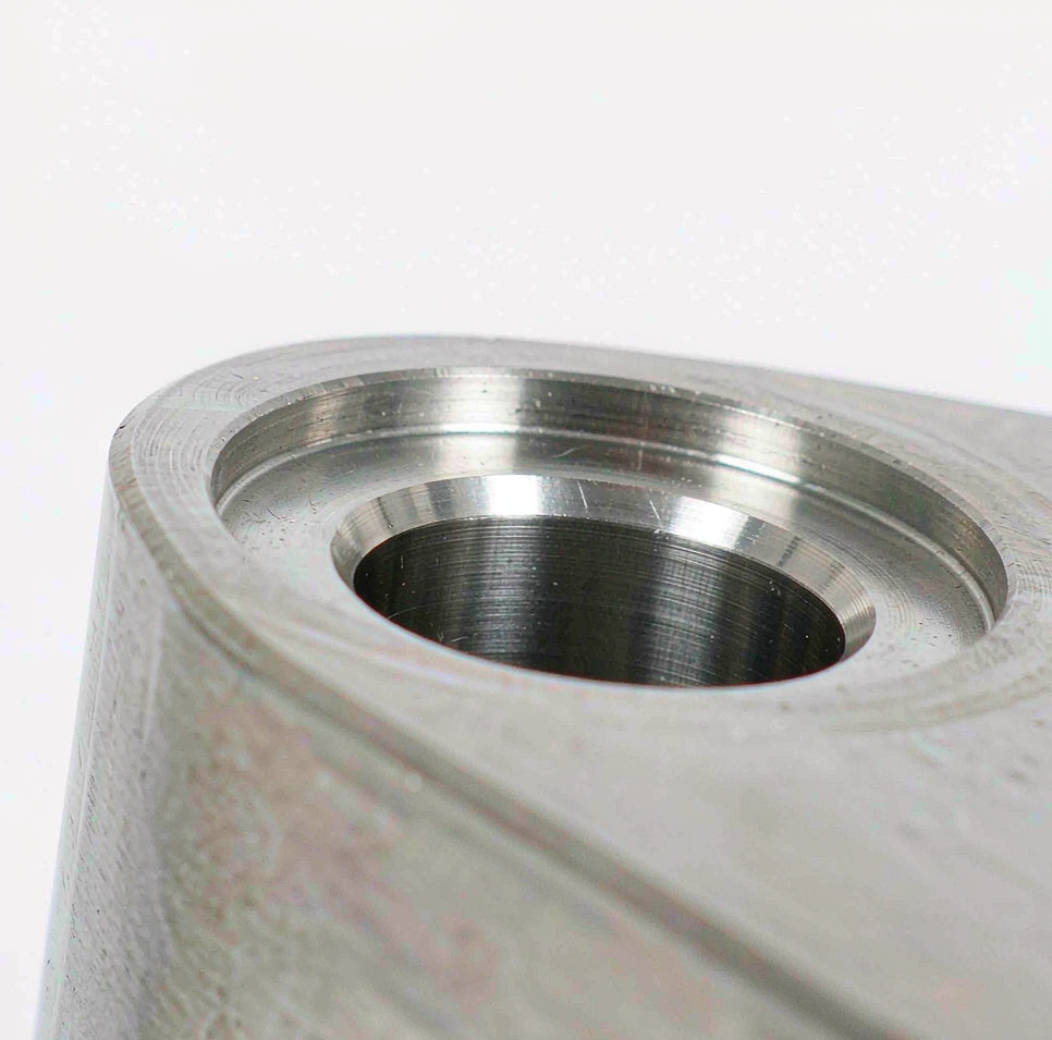 CNC machined critical bore and sealing face on aluminum