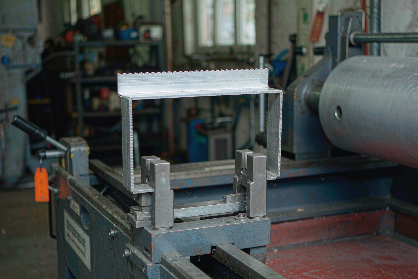 Sheet-metal forming of a fuel-tank bracket on a press brake