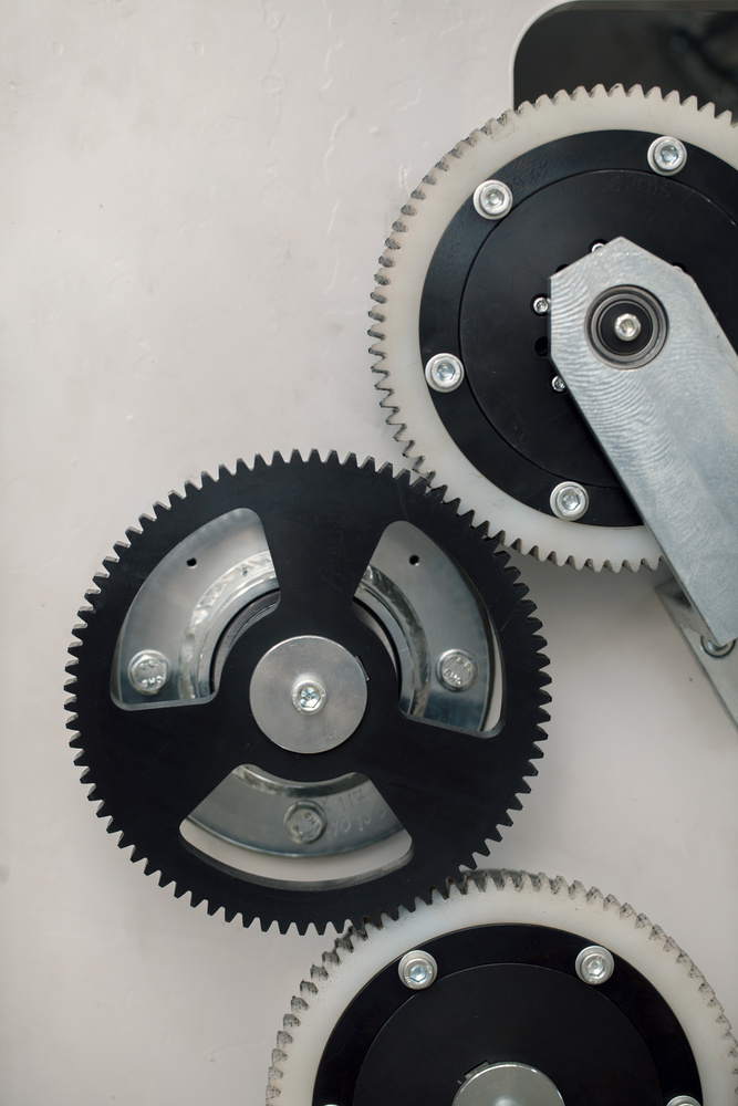 Metal vs plastic gears comparison