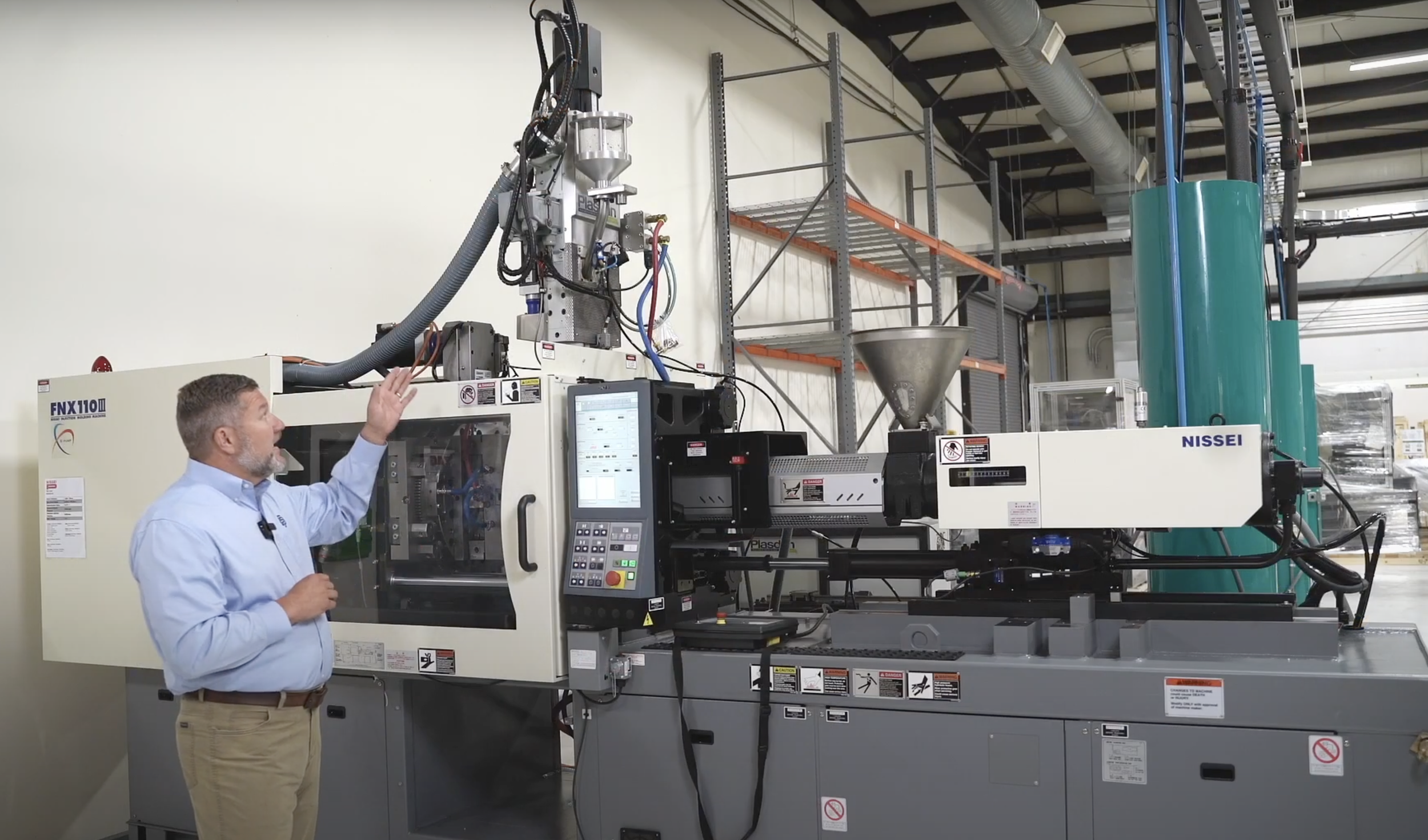 Industrial Plastic Injection Molding Machine Operation