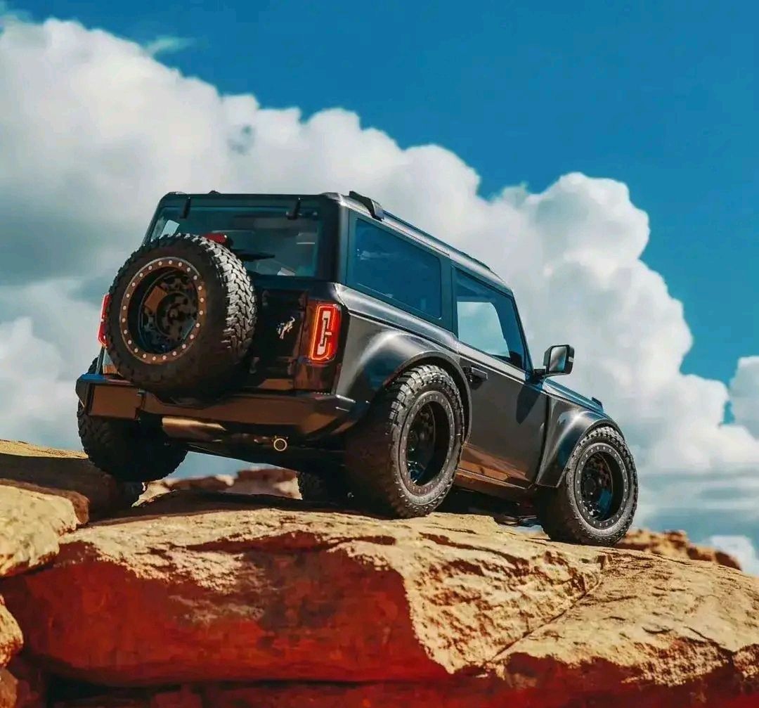 Carbon Fiber Modified Jeep Rock Crawling