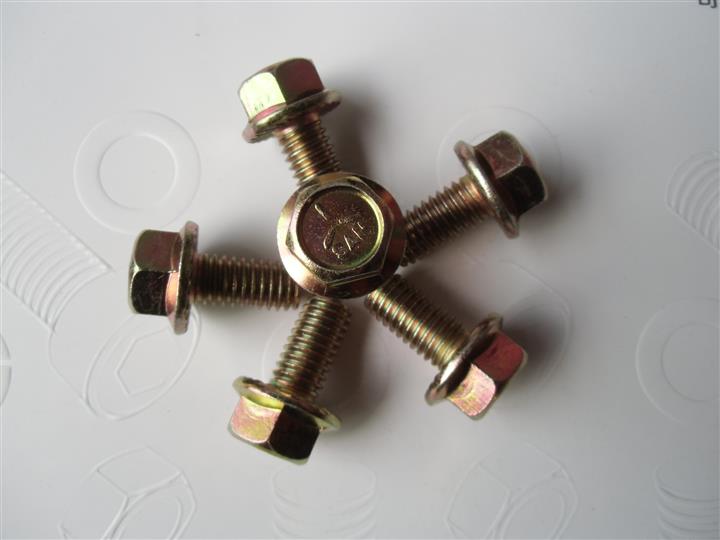 High-Strength Alloy Steel Bolts in Heavy Machinery