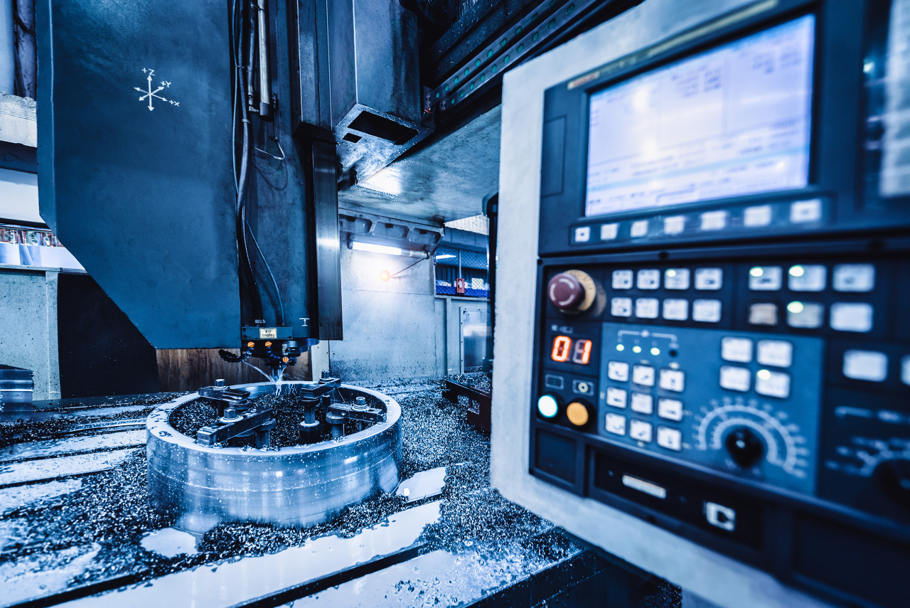 CNC Machine Milling Stainless Steel Parts in Workshop