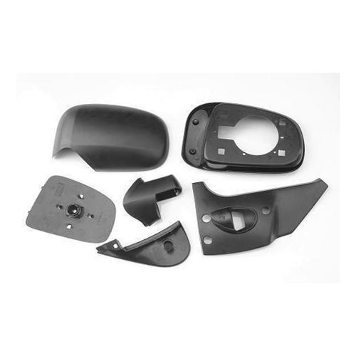 What is the difference between injection molding and casting plastic?