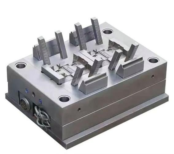 Customize injection molds for plastic bottles