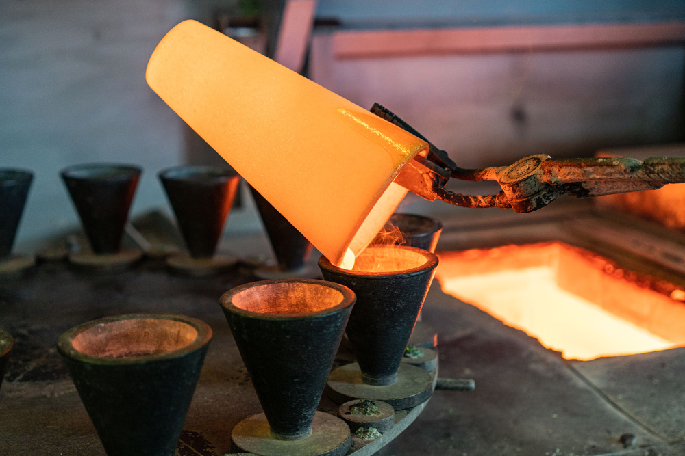 Molten metal pouring