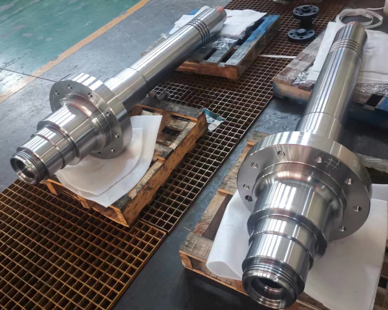Custom CNC Machined Heavy – Truck Gear Shafts