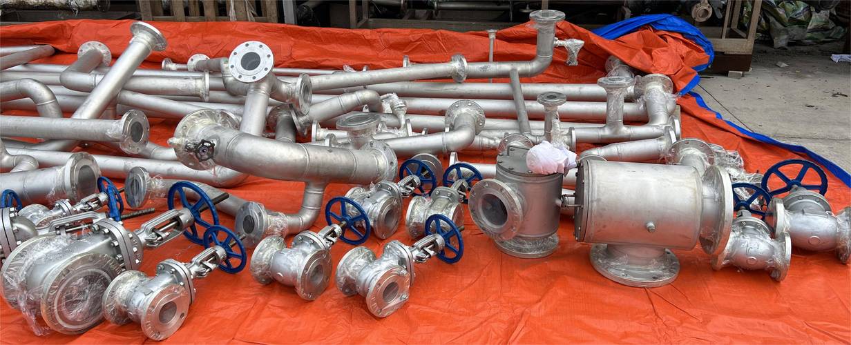 Complete industrial pipeline system fitted with stainless steel end caps