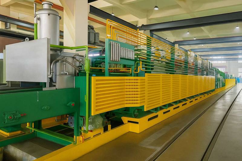 Industrial heat treatment furnace