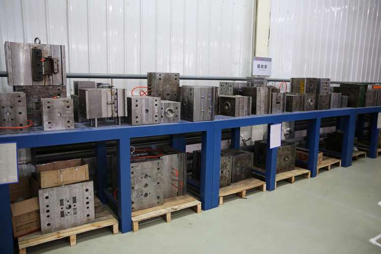 Advantages of Injection Molds in Electronic Consumer Product Enclosures