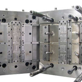 Plastic component quality inspection with precision measuring equipment