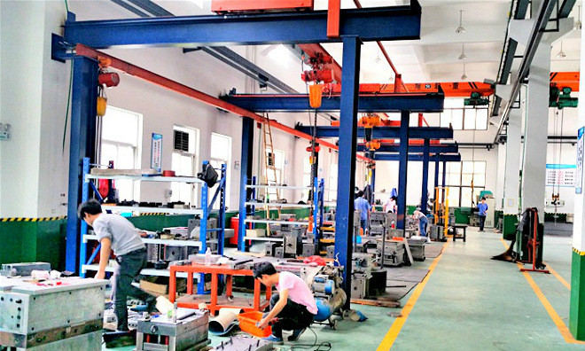 Goldcattle injection molding workshop for automotive plastic bumpers