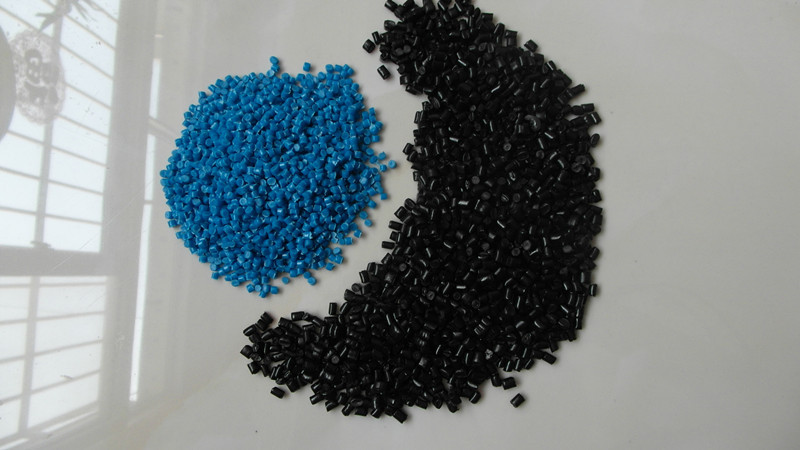 Plastic material pellets