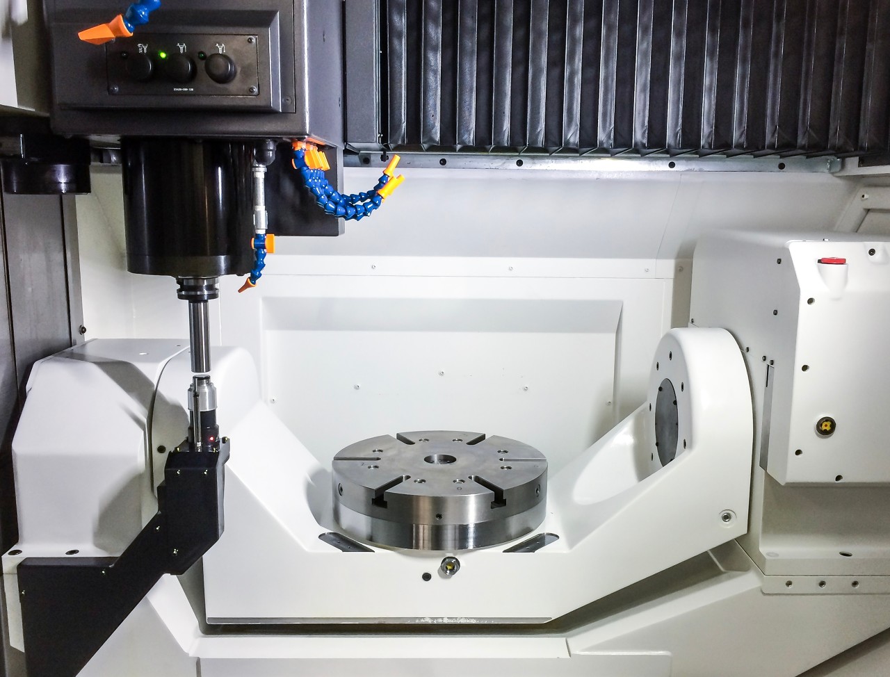 High Precision 5 Axis CNC Machining Center