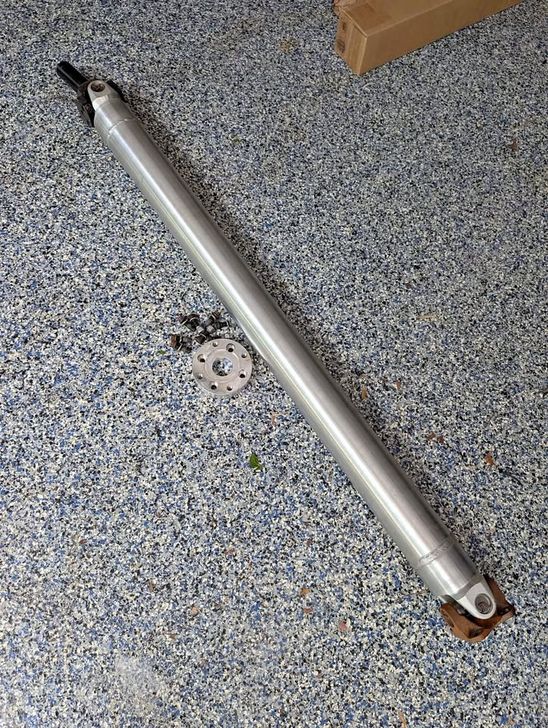 Custom Aluminum Driveshaft for Racing Applications